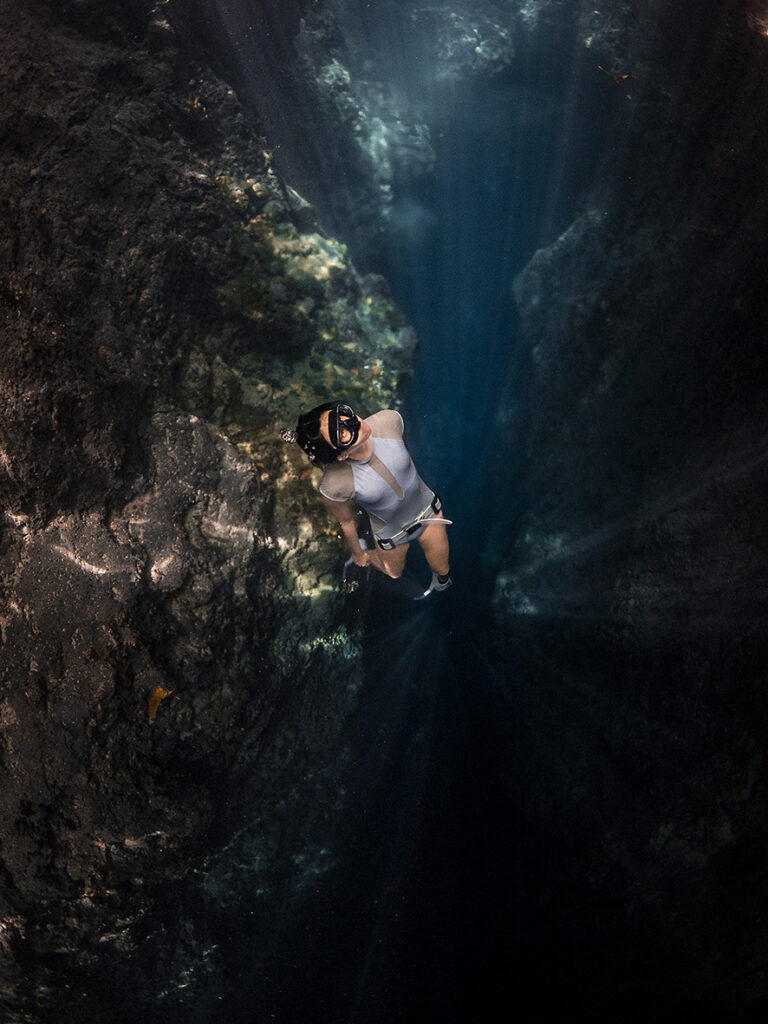 Freediver in Halo Tabung